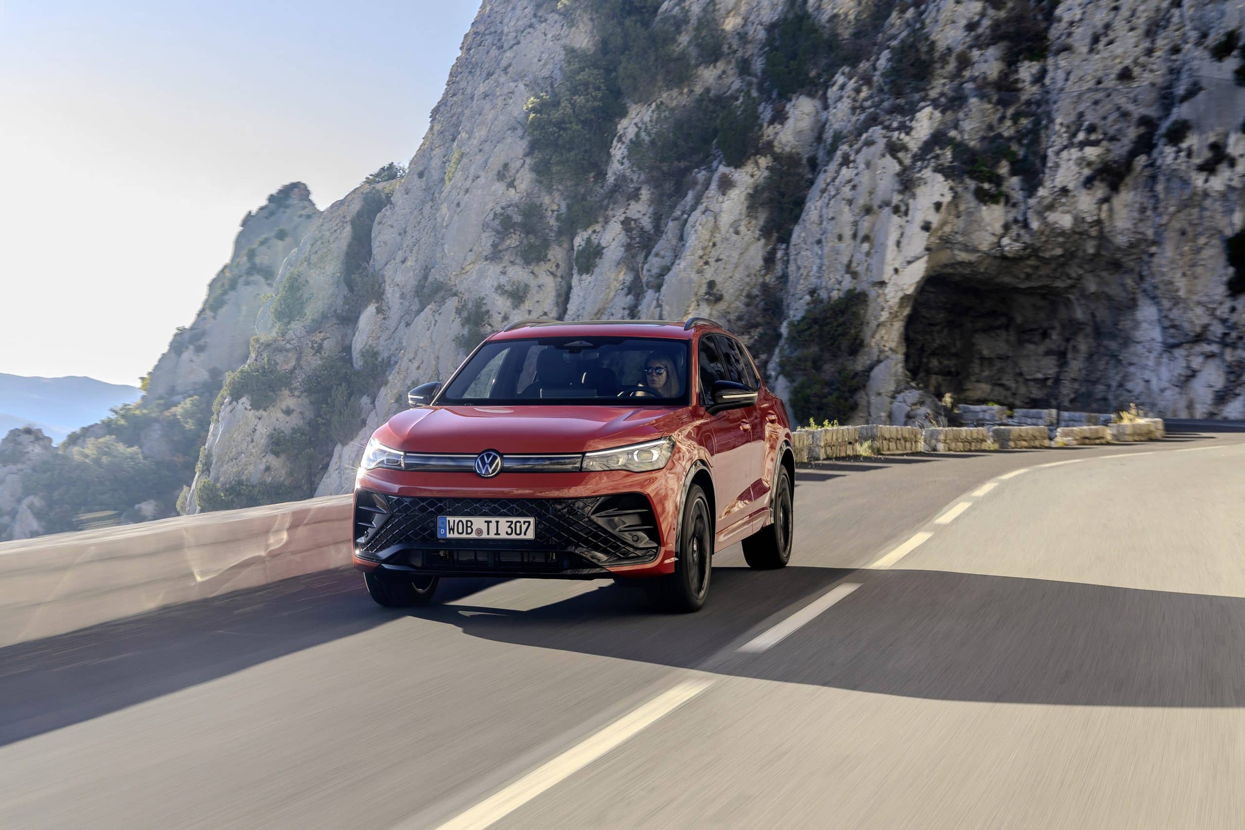 Volkswagen eHybrid (PHEV): Η τεχνολογία που μειώνει δραστικά την κατανάλωση καυσίμου στην καθημερινή χρήση