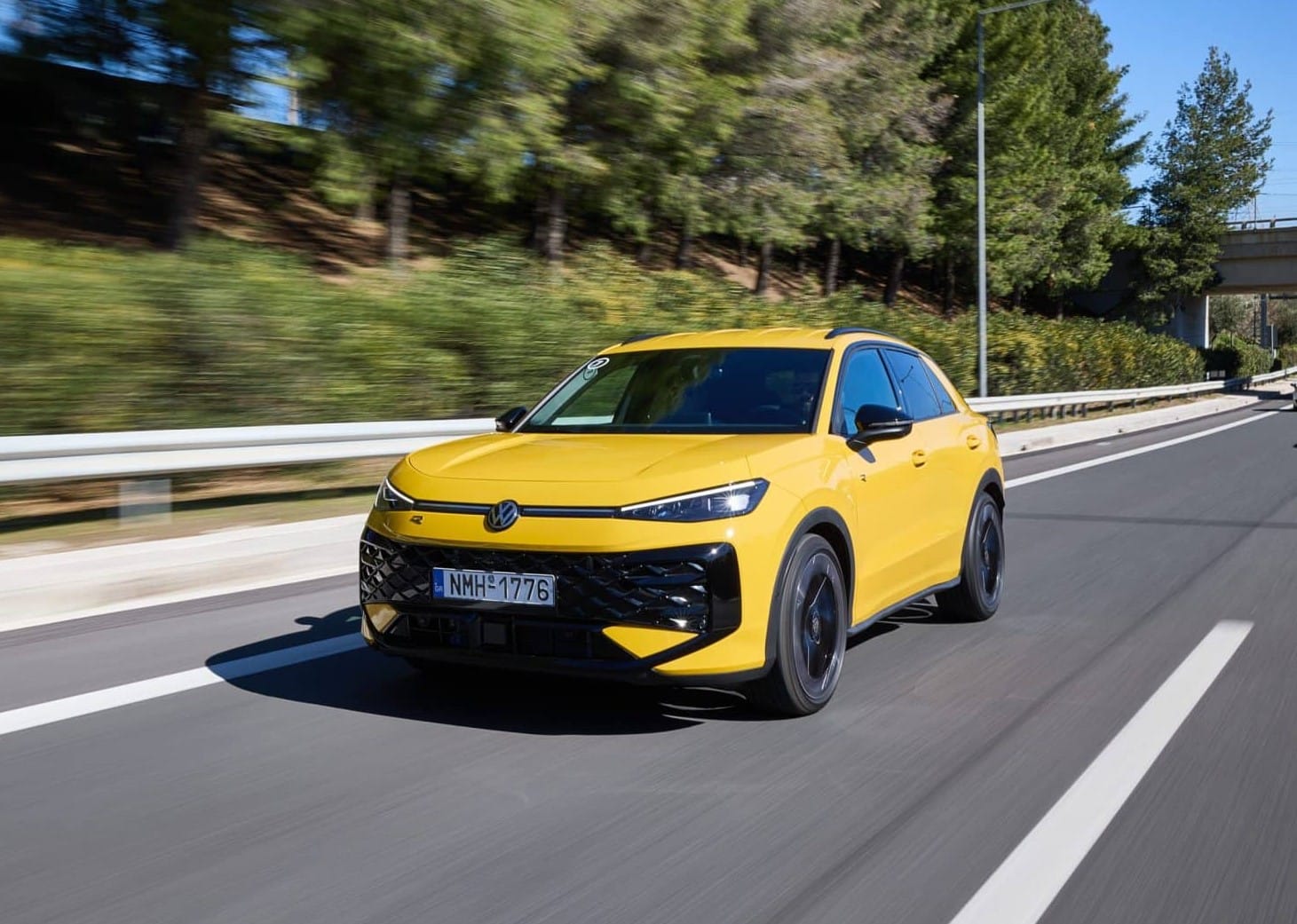 Πρώτη γνωριμία με το VW T-Roc: Rocάρει με στόχο την κορυφή