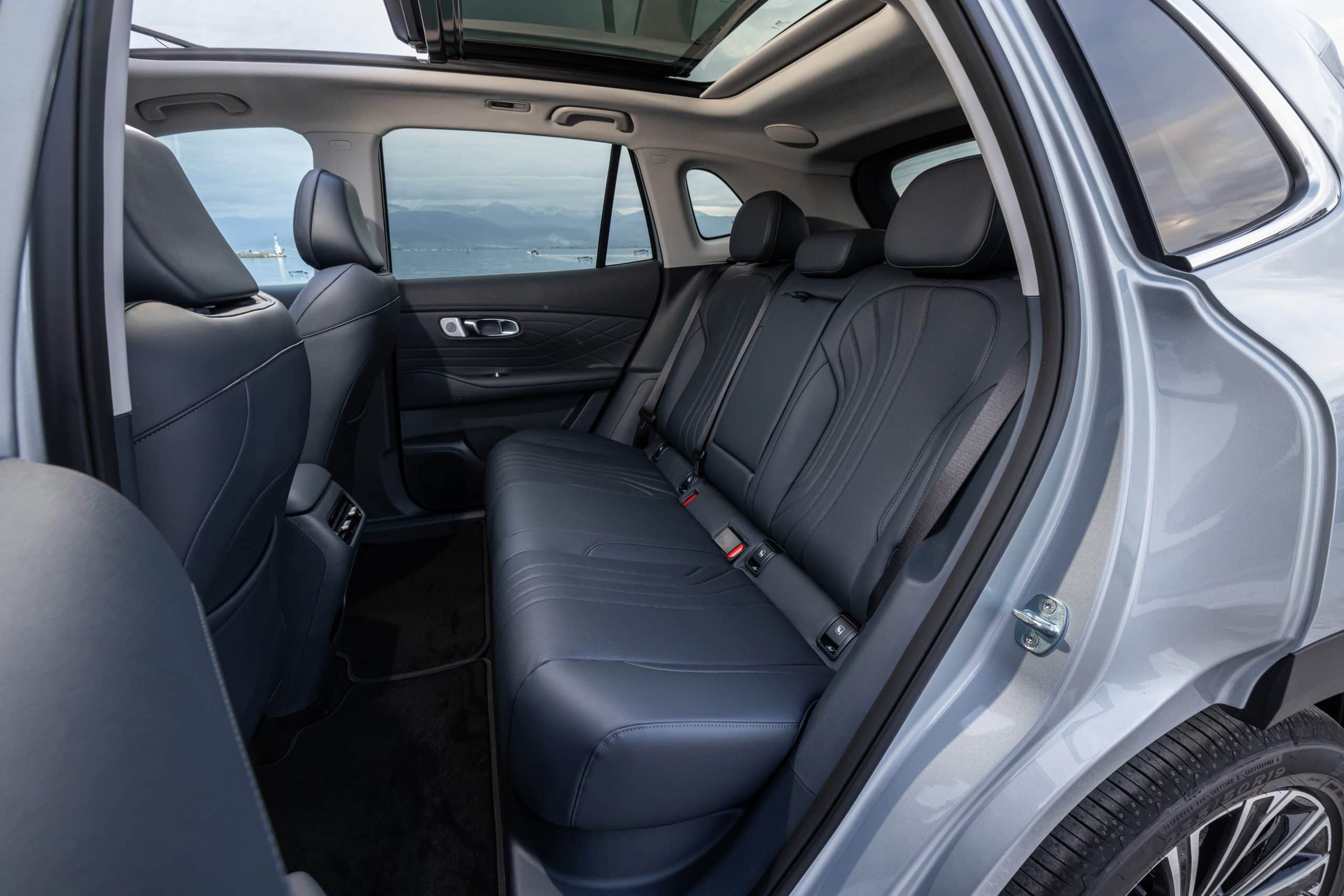 Το νέο Geely STARRAY EM-i ήρθε στην Ελλάδα - Δείτε εκδόσεις και τιμές 