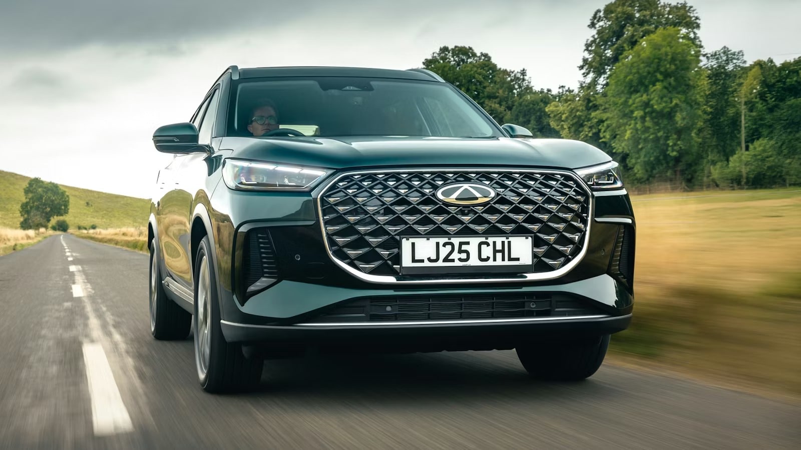 Volkswagen Tayron vs Chery Tiggo 8: Ποιο 7θέσιο SUV κερδίζει την παρτίδα;