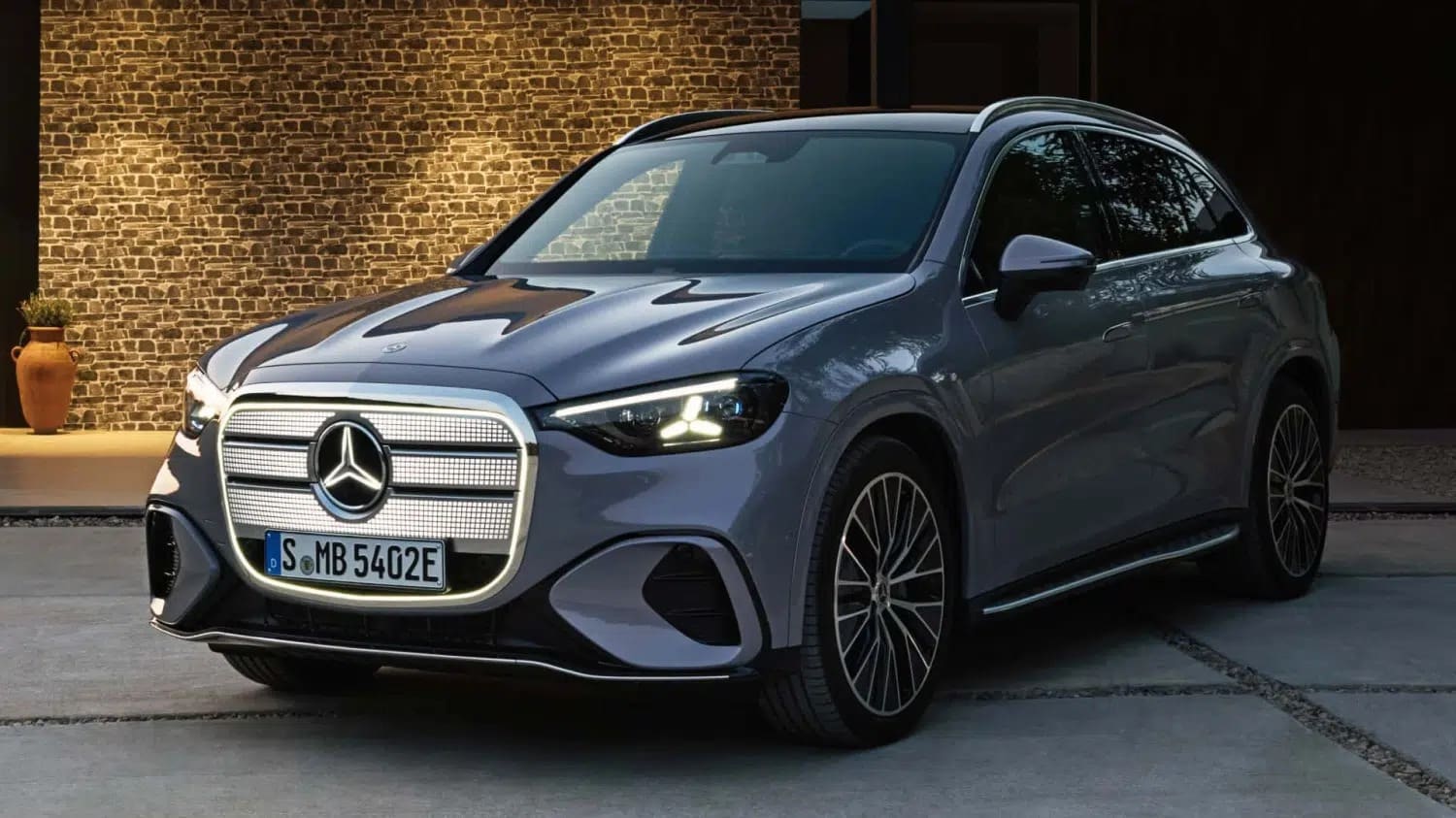 Πανικός παραγγελιών για τη νέα ηλεκτρική Mercedes GLC