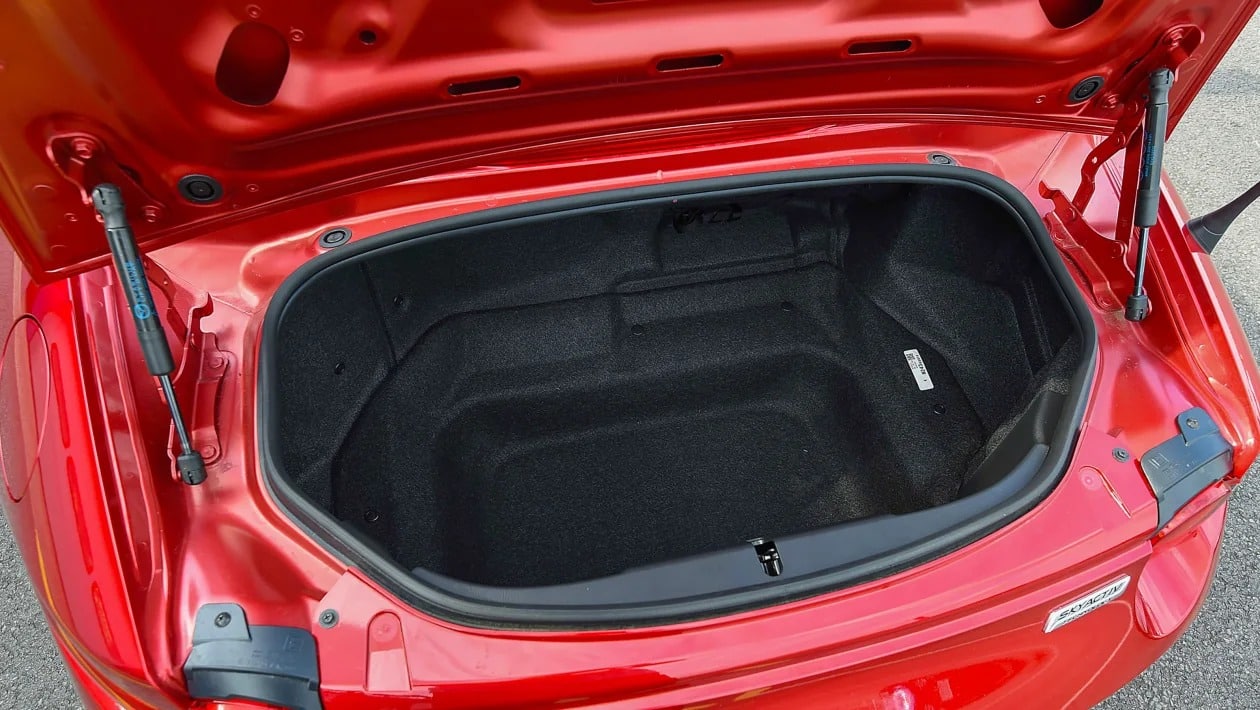 Mazda MX-5: Το τελευταίο «καθαρόαιμο» roadster ζει ακόμα