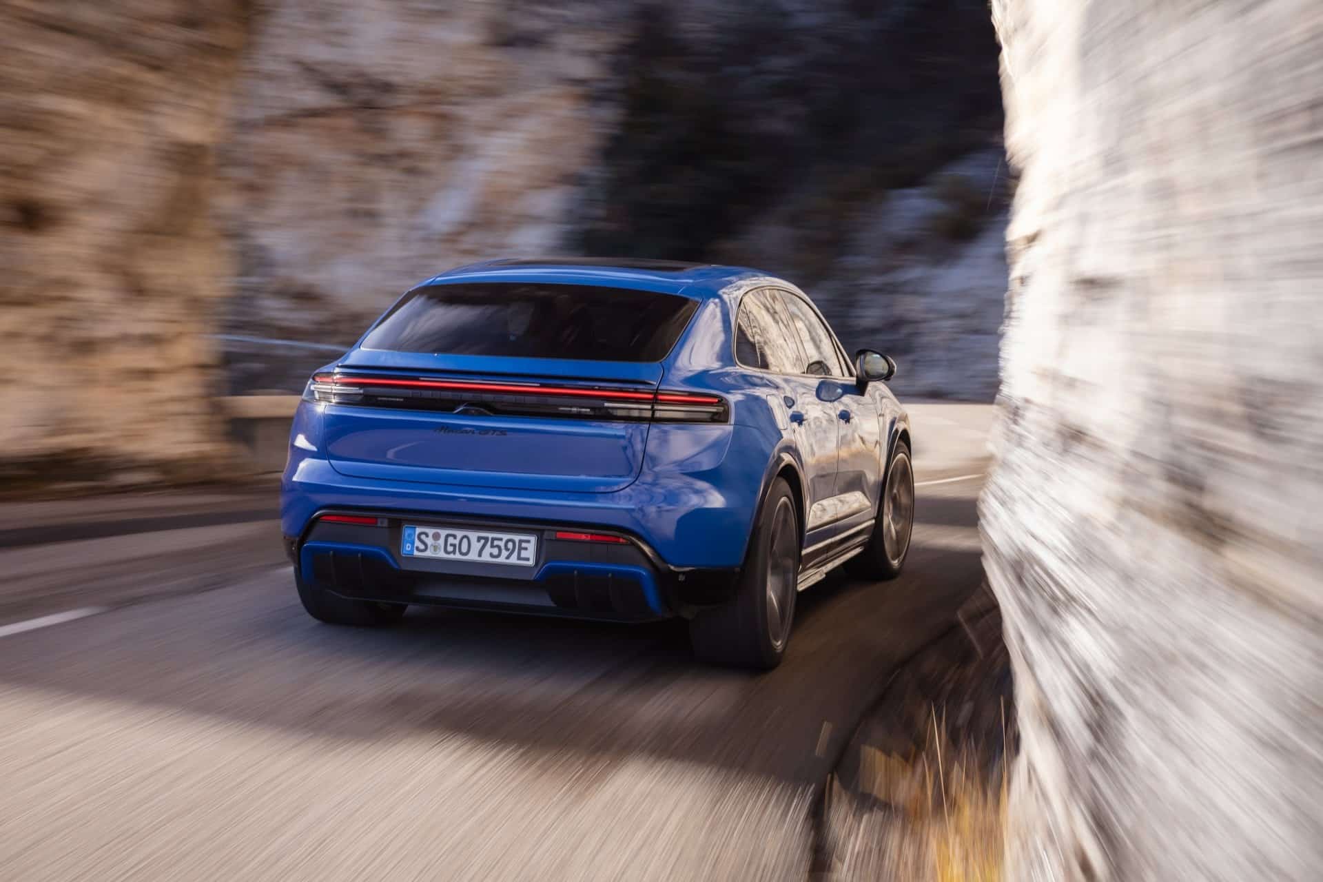 Η Porsche έβαλε πρίζα στη Macan GTS και το αποτέλεσμα σοκάρει