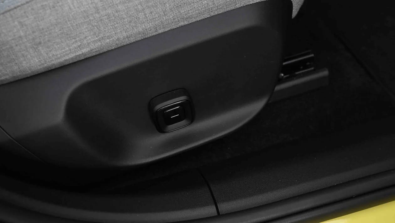 Volvo EX30: Το μικρό ηλεκτρικό SUV που παίζει στα… μεγάλα σαλόνια