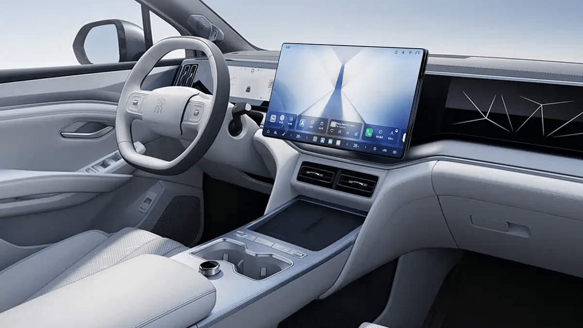Πρώτες εικόνες από το εσωτερικό του νέου BYD Song Ultra EV