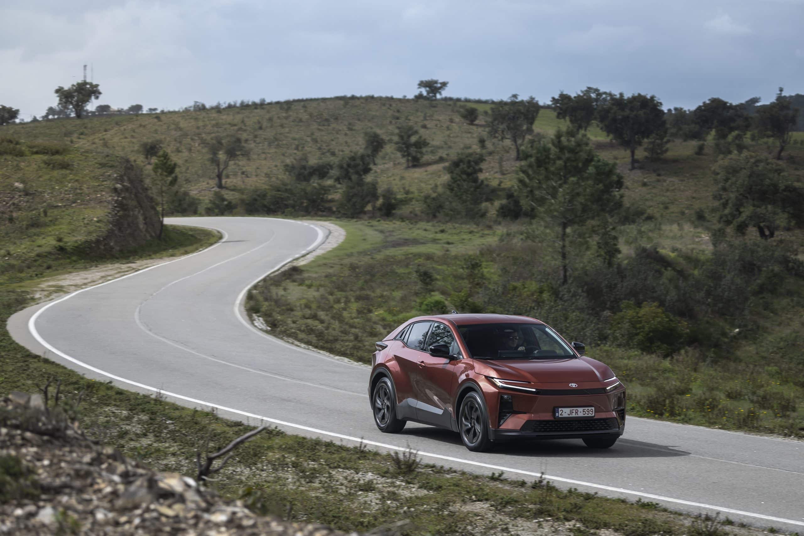 Toyota C-HR+: Τρίτο και ηλεκτρικό