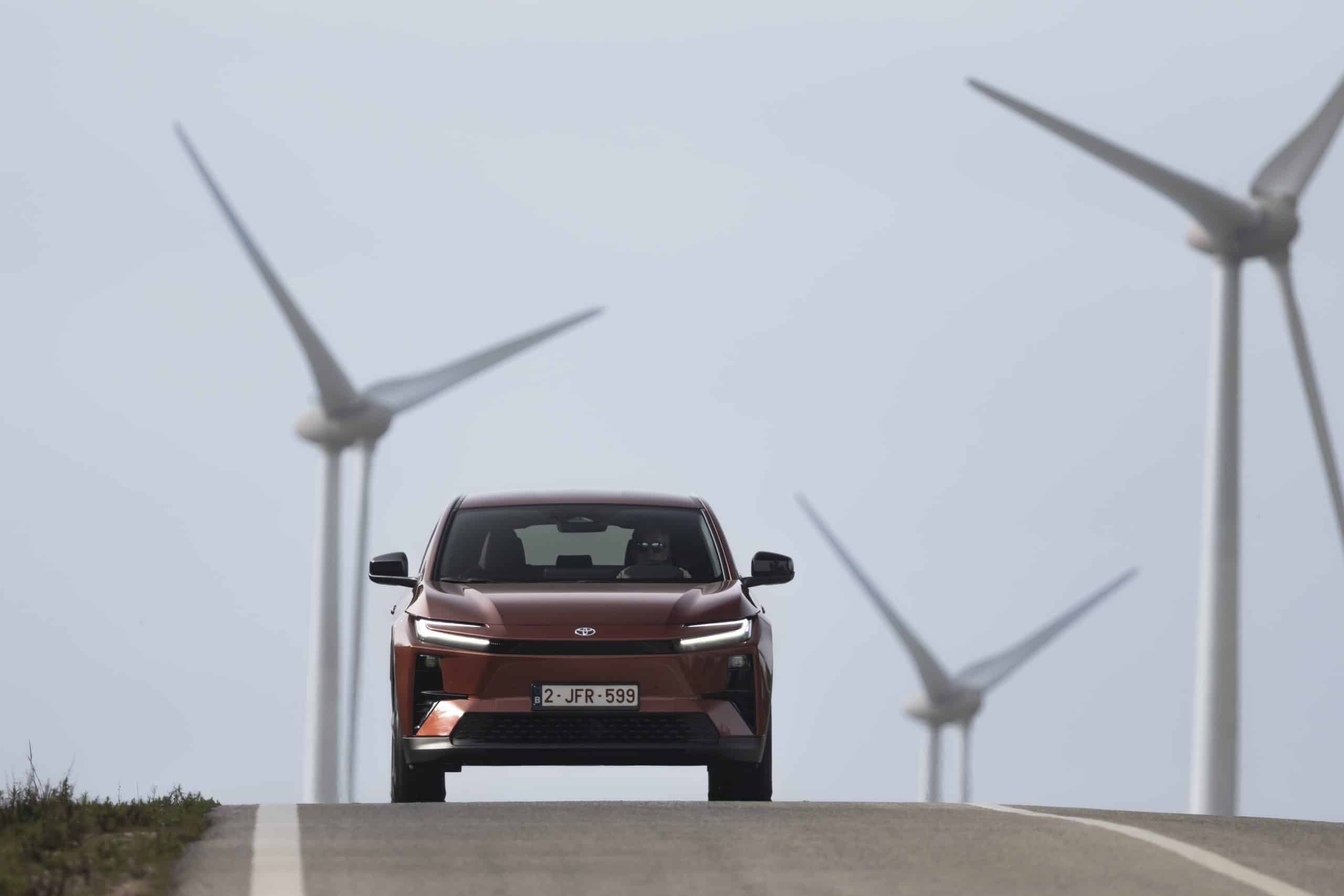 Toyota C-HR+: Τρίτο και ηλεκτρικό