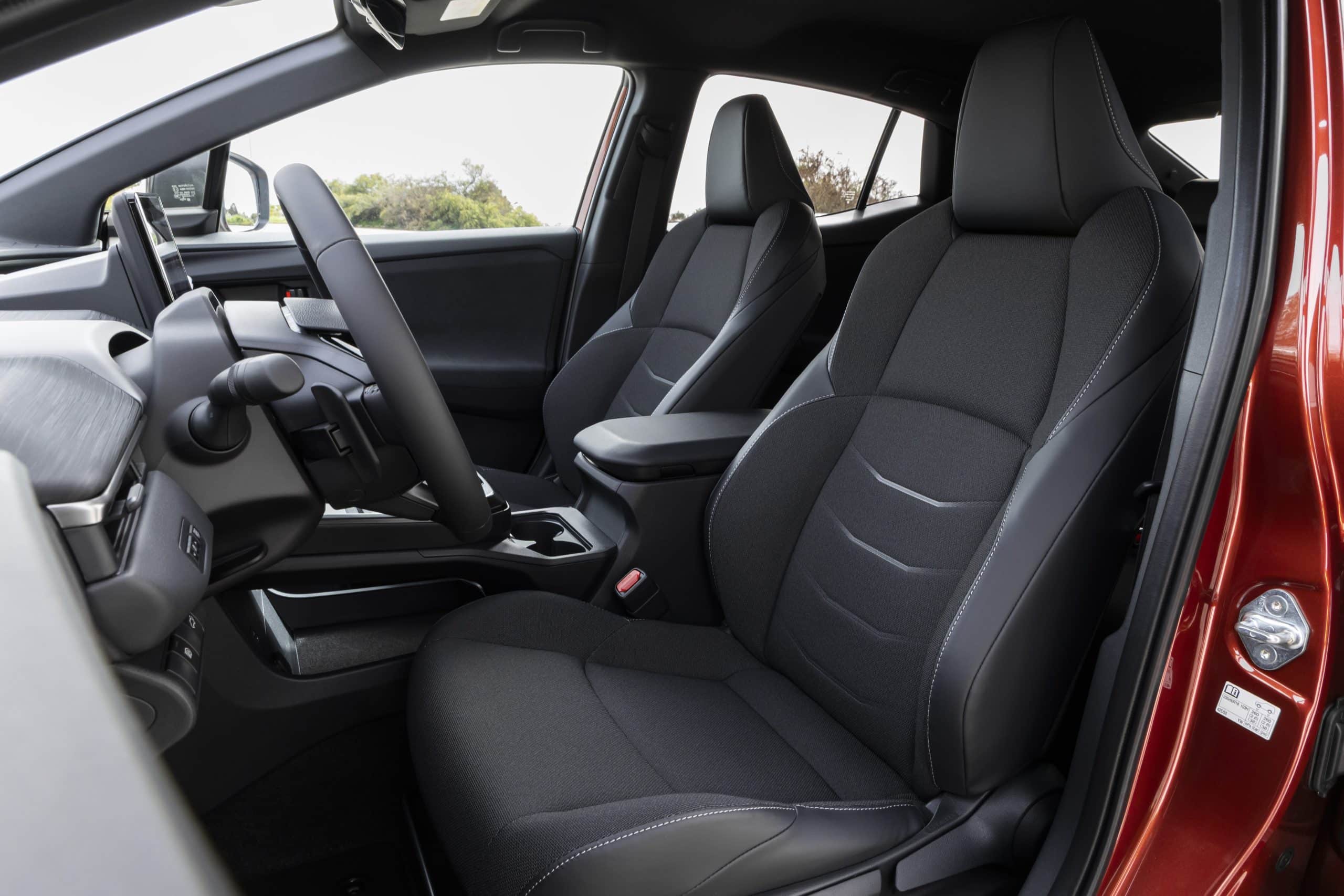 Toyota C-HR+: Τρίτο και ηλεκτρικό