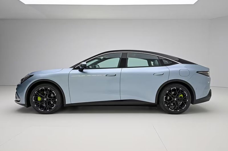 Ο νέος αντίπαλος του Tesla Model 3 έχει αυτονομία 700 Km και τιμή που ξεκινά από €13.000