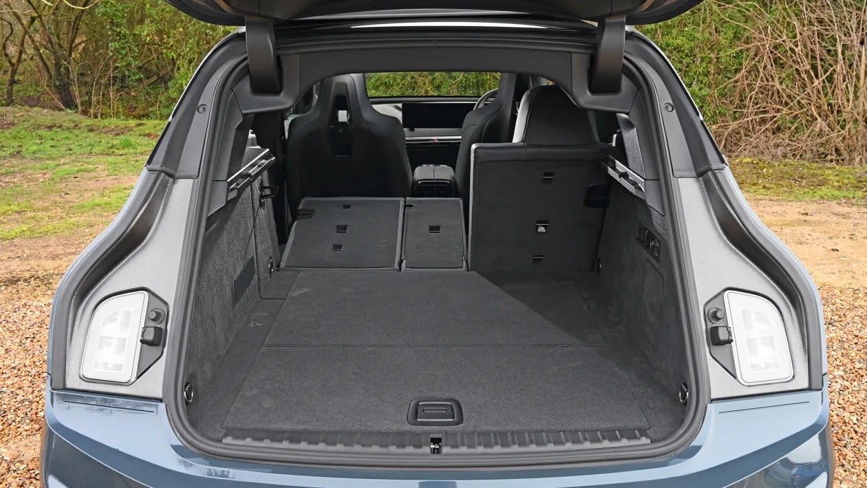 BMW iX εναντίον Volvo EX90: Ποιο premium ηλεκτρικό SUV κερδίζει;