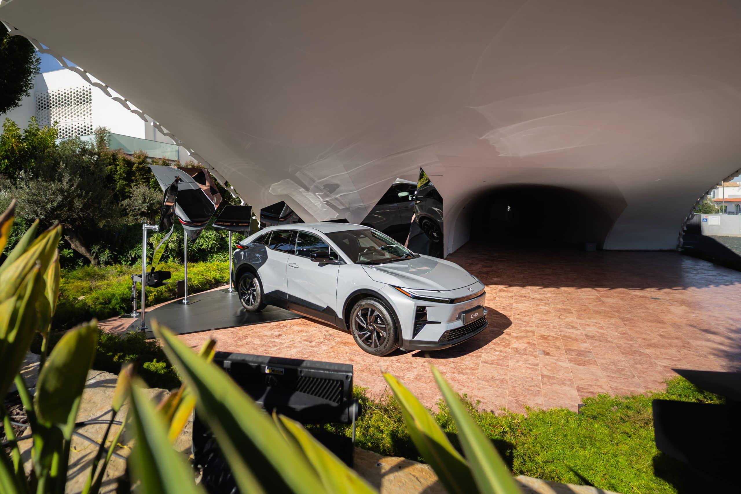 Toyota C-HR+: Τρίτο και ηλεκτρικό