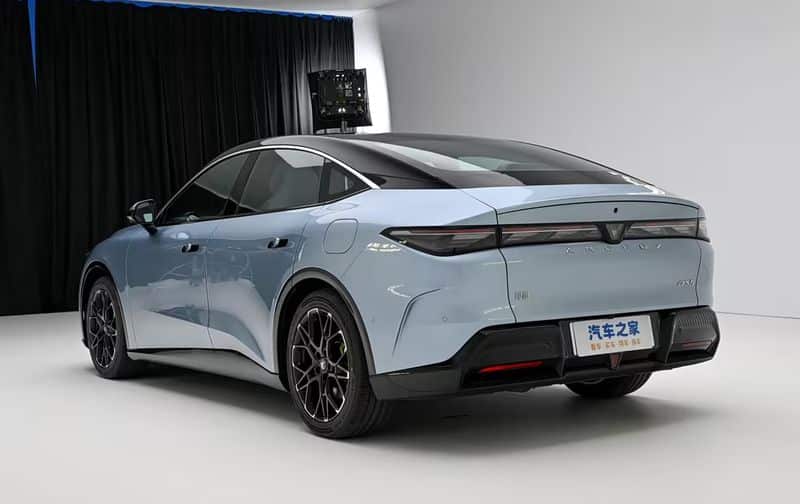 Ο νέος αντίπαλος του Tesla Model 3 έχει αυτονομία 700 Km και τιμή που ξεκινά από €13.000