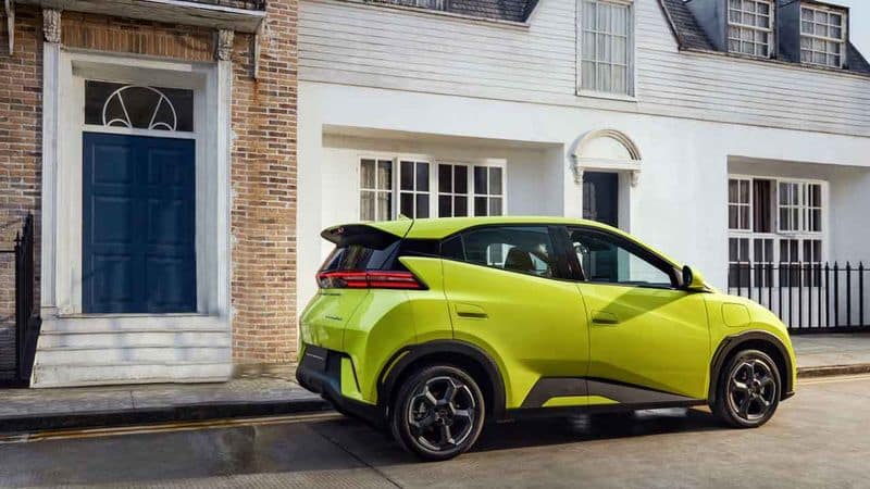 Το BYD Dolphin Surf βάζει τα «καλά» του 