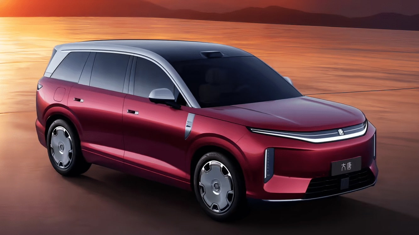 Πρώτες εικόνες από το εσωτερικό του BYD Great Tang