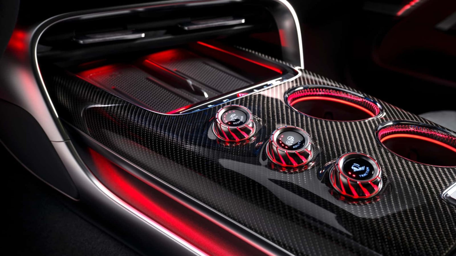 Η Mercedes-AMG αποκαλύπτει το εσωτερικό της 4-θυρης ηλεκτρικής GT Coupe