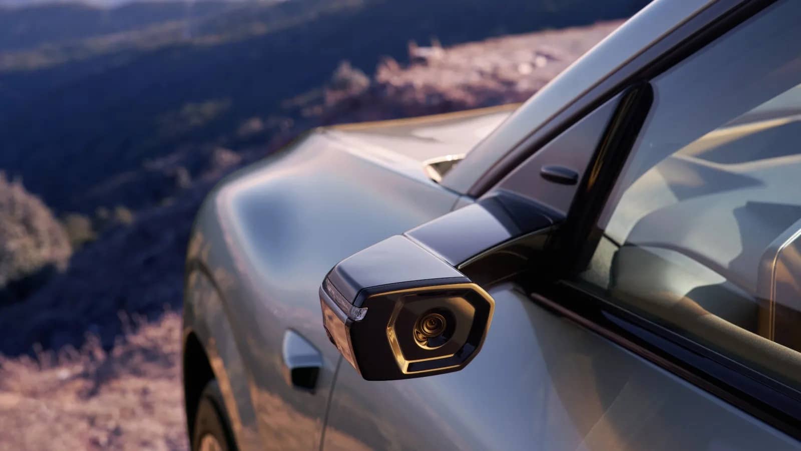 AUDI E7X: Το ηλεκτρικό SUV χωρίς... δαχτυλίδια αποκαλύπτεται με 680 PS και καμπίνα… από το μέλλον