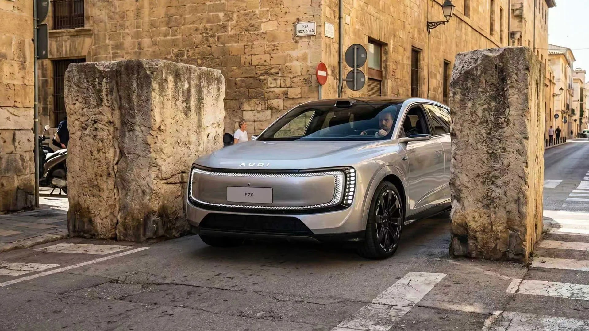 AUDI E7X: Το ηλεκτρικό SUV χωρίς... δαχτυλίδια αποκαλύπτεται με 680 PS και καμπίνα… από το μέλλον