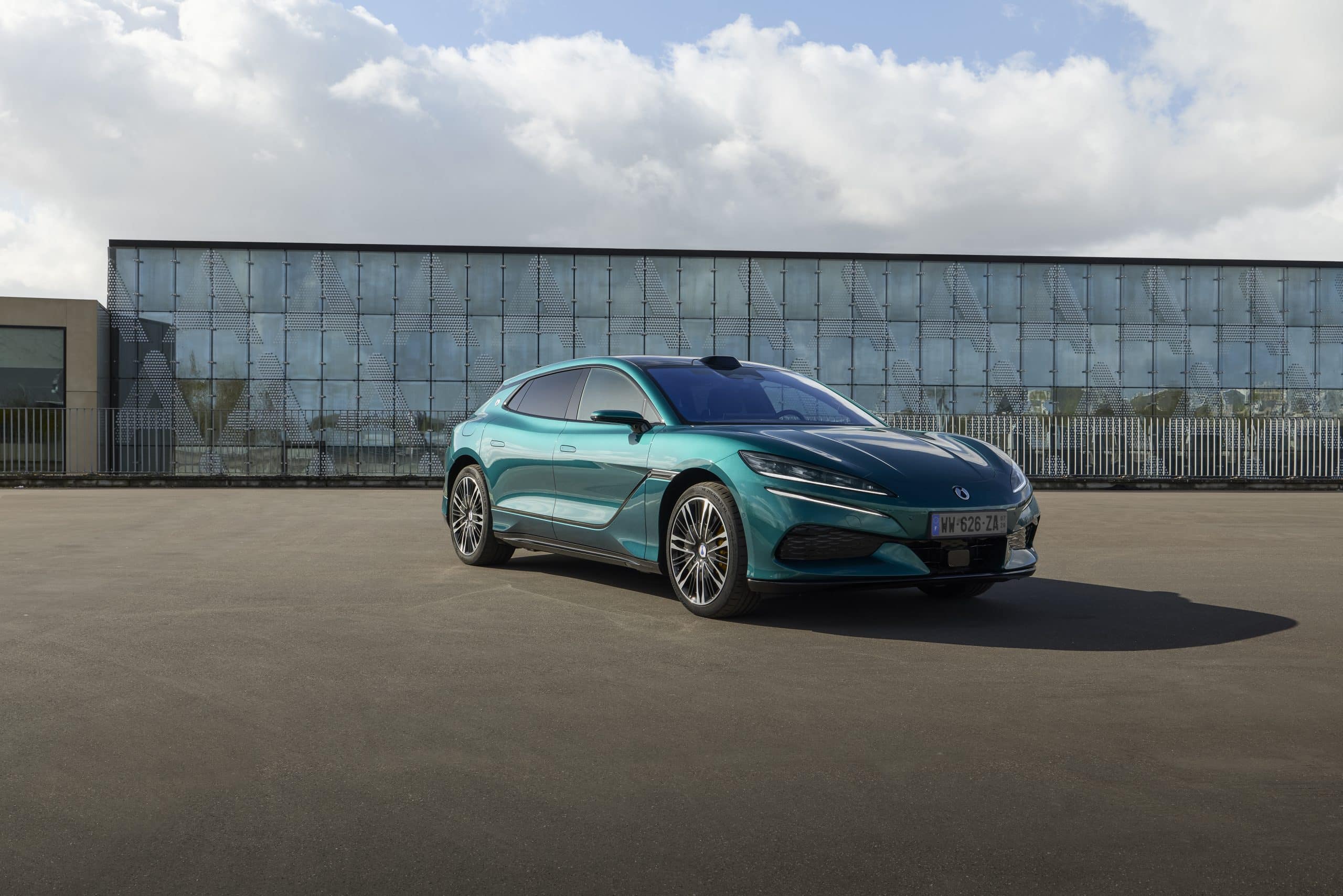 Το shooting brake DENZA Z9GT έρχεται στην Ευρώπ
