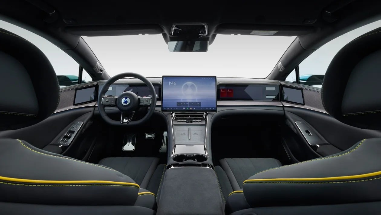 Ηλεκτρικό υπερόπλο: Το Denza Z9GT φορτίζει σε 5' και αφήνει πίσω Porsche και Tesla