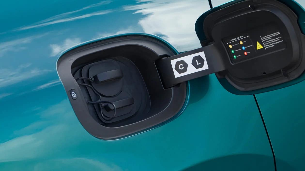 Ηλεκτρικό υπερόπλο: Το Denza Z9GT φορτίζει σε 5' και αφήνει πίσω Porsche και Tesla