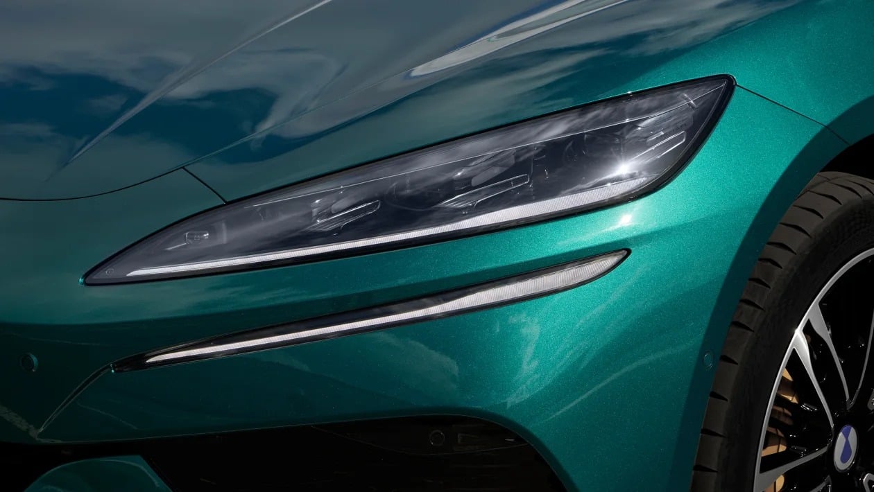 Ηλεκτρικό υπερόπλο: Το Denza Z9GT φορτίζει σε 5' και αφήνει πίσω Porsche και Tesla