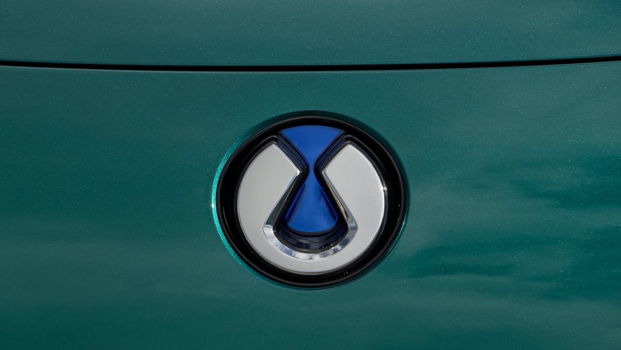 Ηλεκτρικό υπερόπλο: Το Denza Z9GT φορτίζει σε 5' και αφήνει πίσω Porsche και Tesla