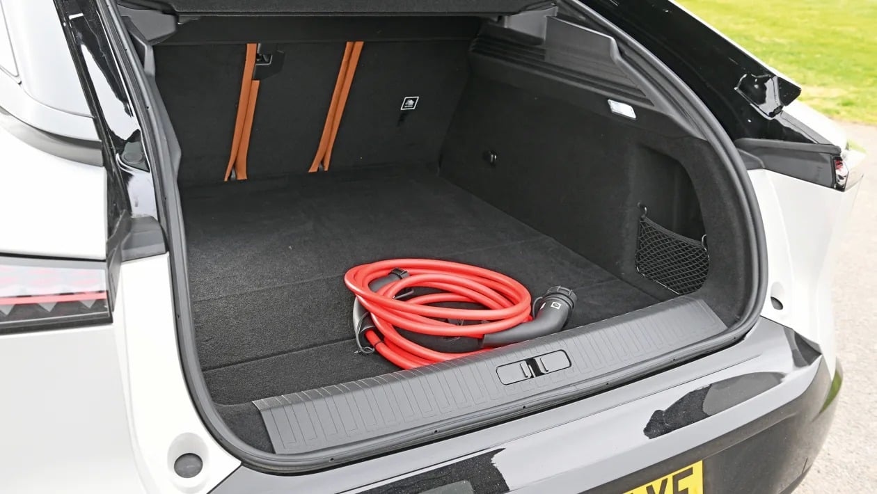 Volvo ES90 vs DS No8: Ηλεκτρικό «ντέρμπι» για premium λιμουζίνες