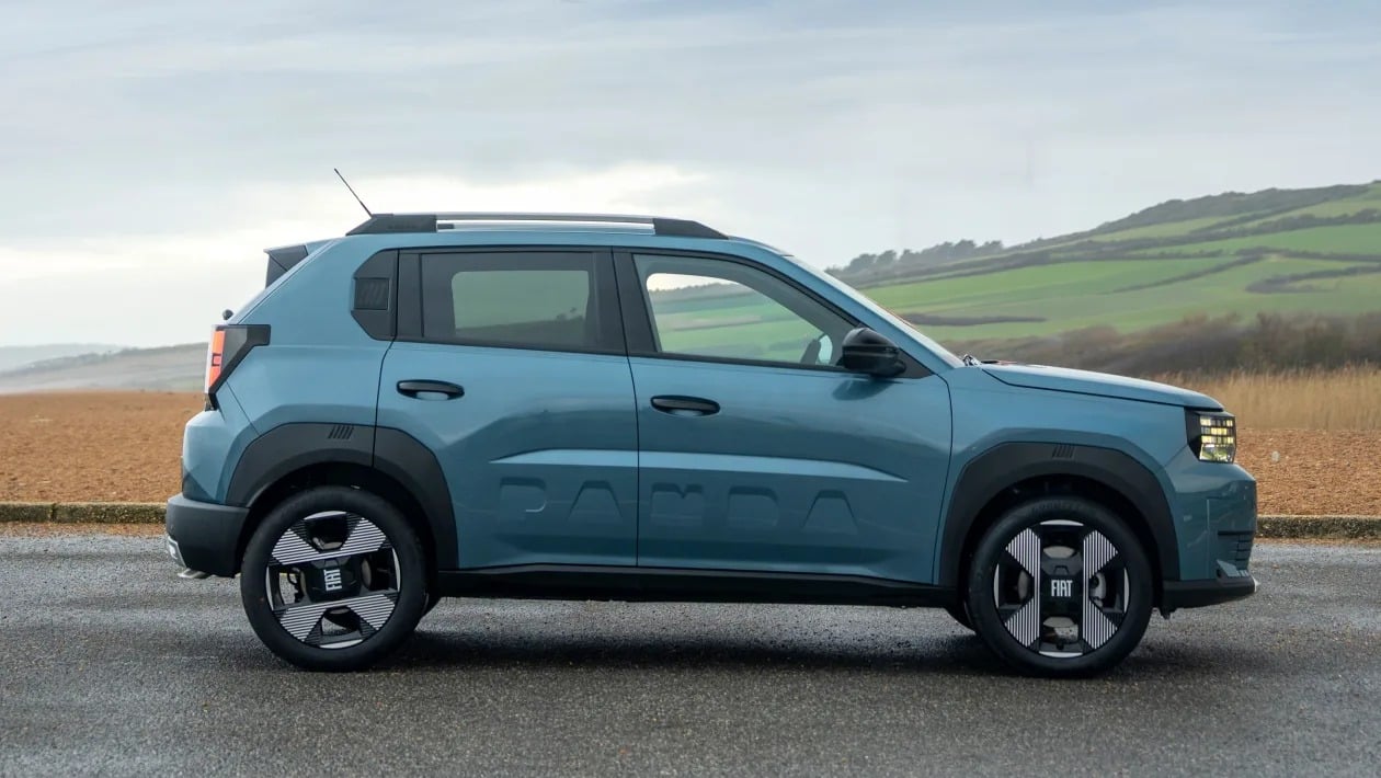 Fiat Grande Panda Hybrid: Το μικρό που τα κάνει όλα και καίει σαν... scooter!