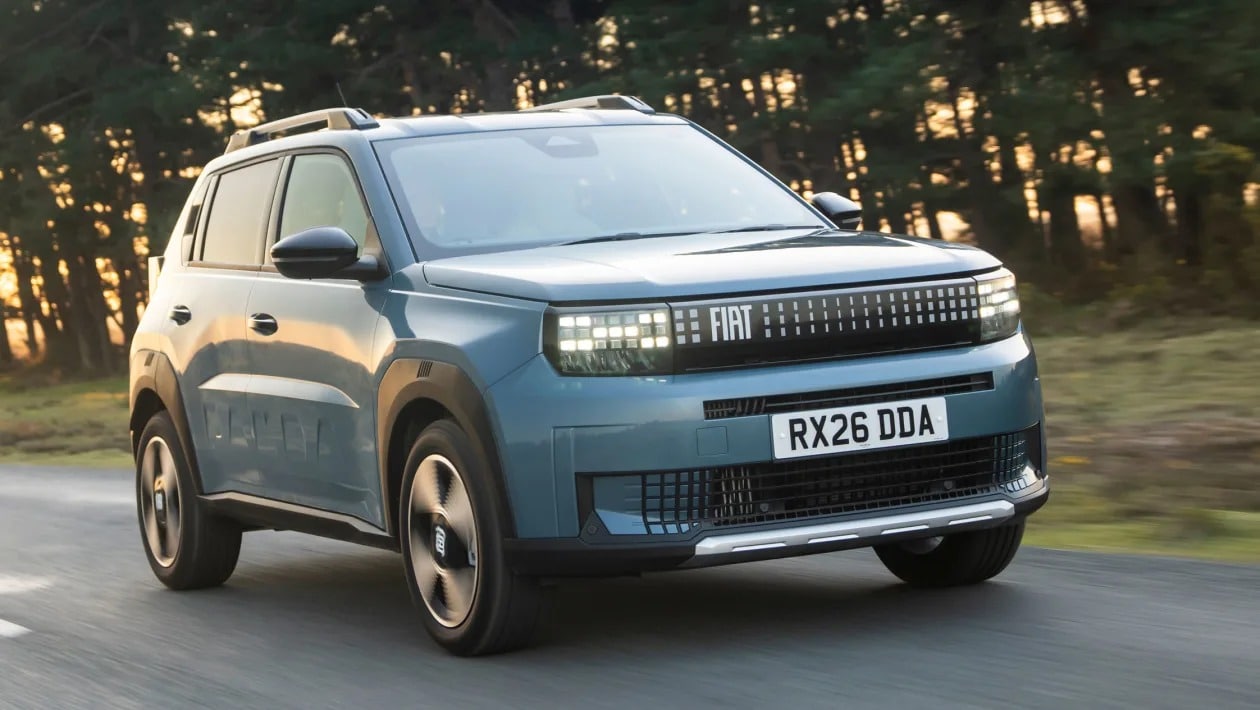 Fiat Grande Panda Hybrid: Το μικρό που τα κάνει όλα και καίει σαν... scooter!