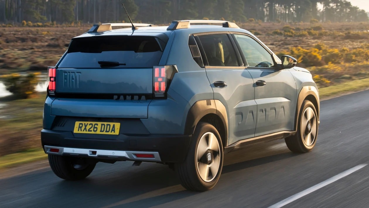 Fiat Grande Panda Hybrid: Το μικρό που τα κάνει όλα και καίει σαν... scooter!