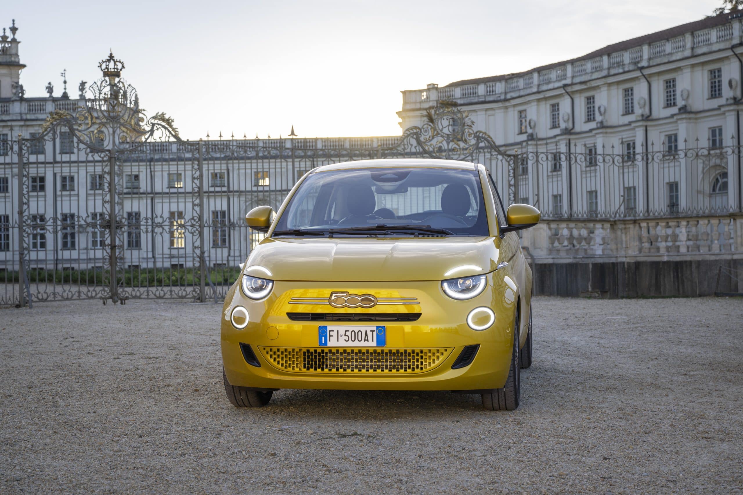Fiat 500 Hybrid -Διαθέσιμο για παραγγελίες με τιμή από 19.213 ευρώ