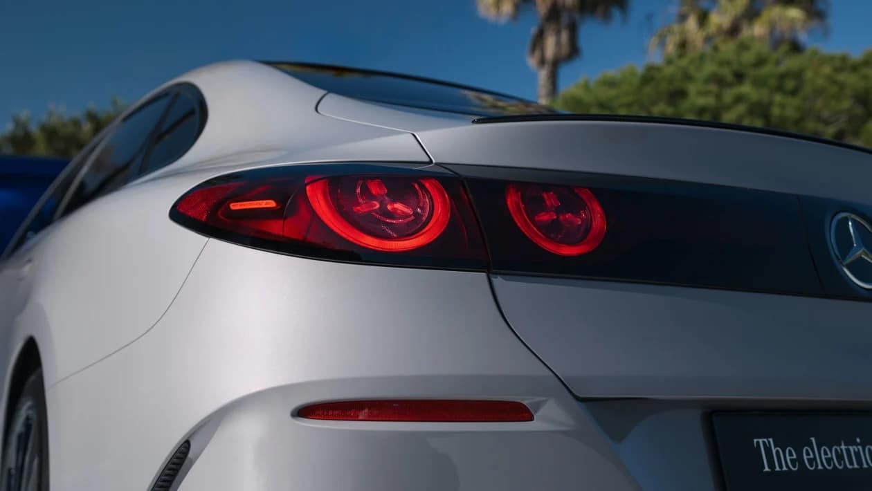 Νέα Mercedes C-Class Electric: Αποκαλύφθηκε το ηλεκτρικό sedan που απειλεί BMW και Tesla