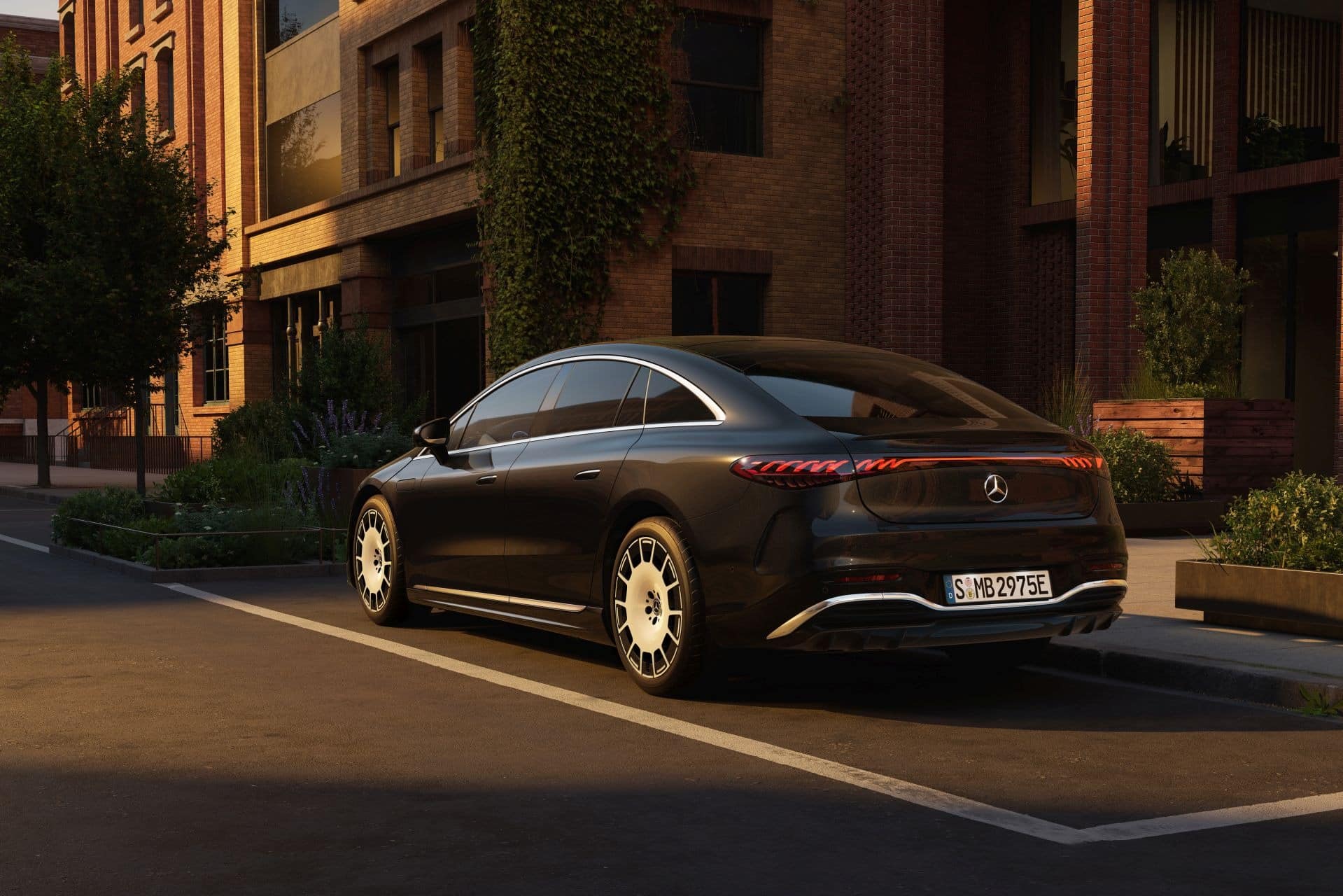 Mercedes EQS 2025: 926 km αυτονομία, 800V φόρτιση και τιμόνι… χωρίς σύνδεση