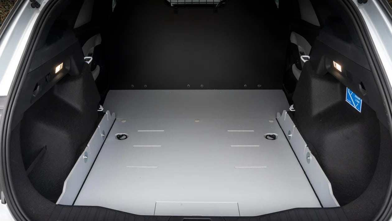 Νέο Ford Explorer Van: Το πολυτελές ηλεκτρικό βαν με 595 km αυτονομίας και 340 PS