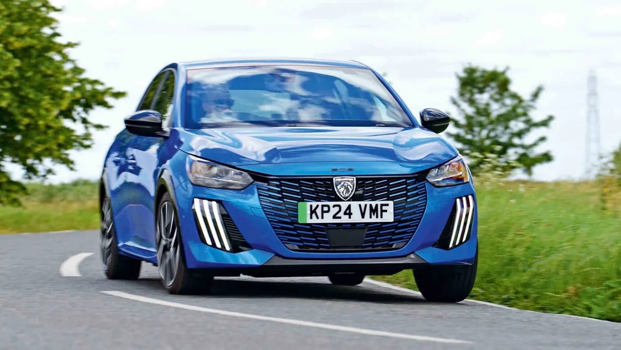 Peugeot E-208: Πόσο καλά αντέχει απέναντι στα νεότερα ηλεκτρικά;