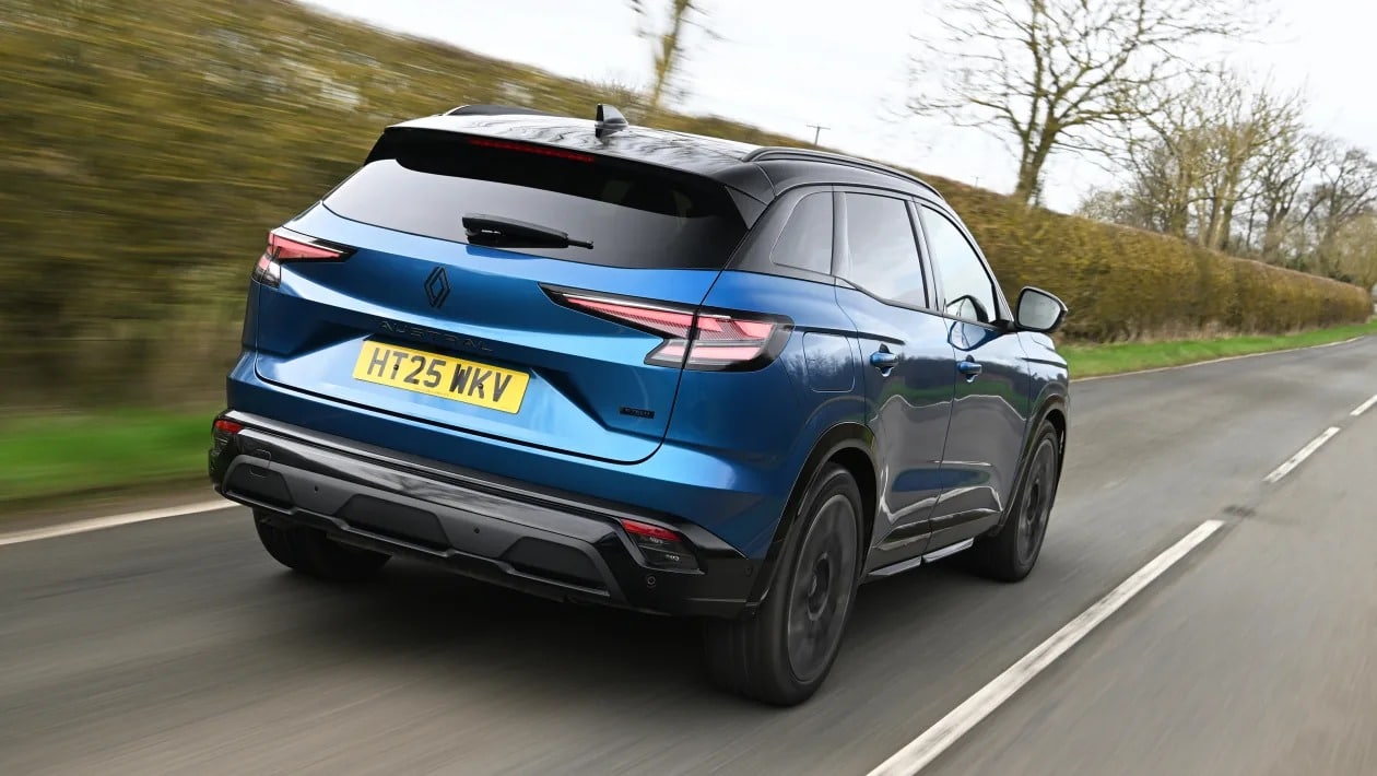 Renault Austral vs Opel Grandland: Ποιο υβριδικό SUV προσφέρει περισσότερα;