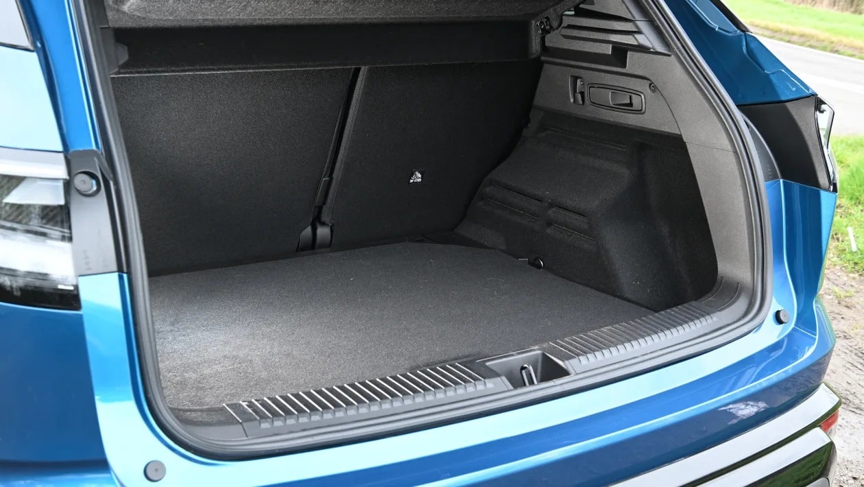 Renault Austral vs Opel Grandland: Ποιο υβριδικό SUV προσφέρει περισσότερα;