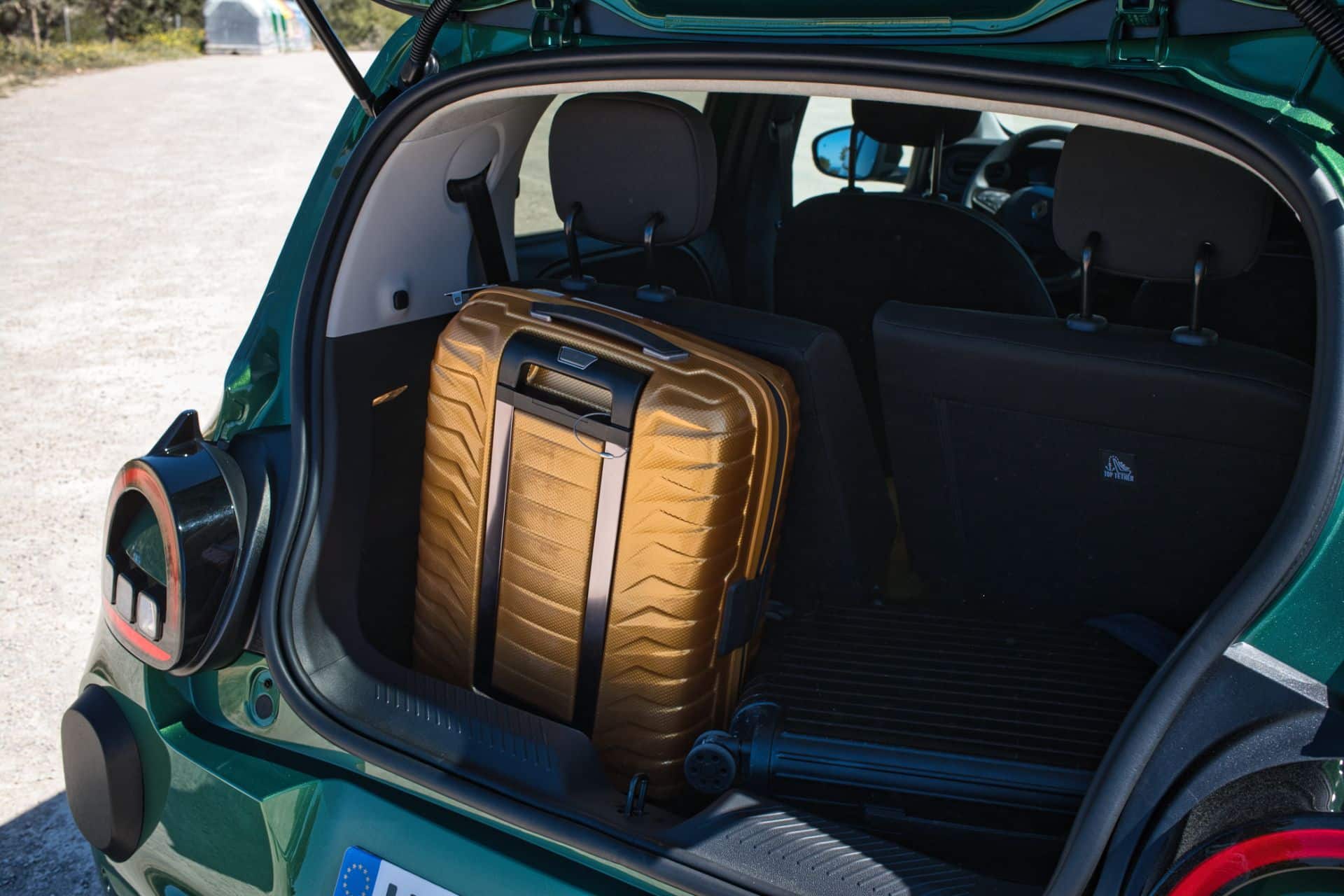 Renault Twingo E-Tech: French Kiss στην Ίμπιζα