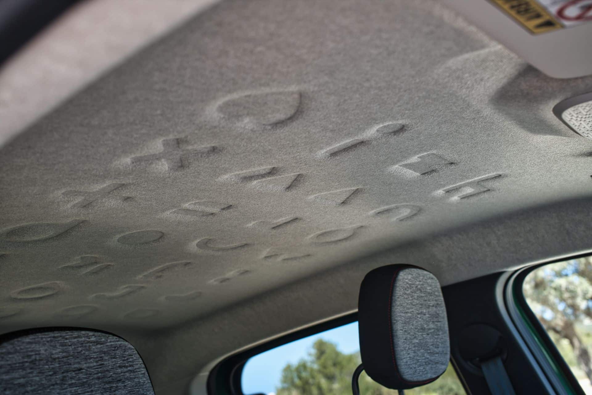 Renault Twingo E-Tech: French Kiss στην Ίμπιζα