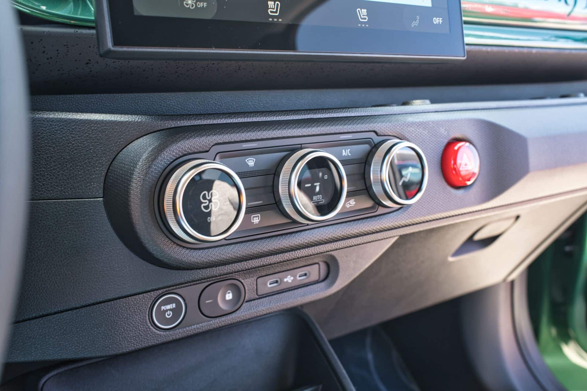 Renault Twingo E-Tech: French Kiss στην Ίμπιζα