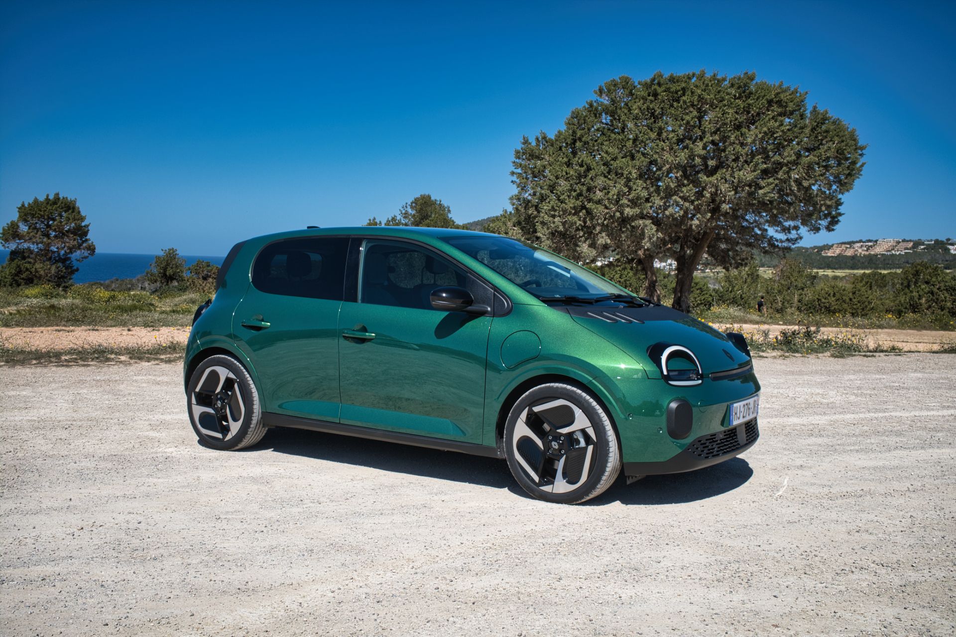 Renault Twingo E-Tech: French Kiss στην Ίμπιζα