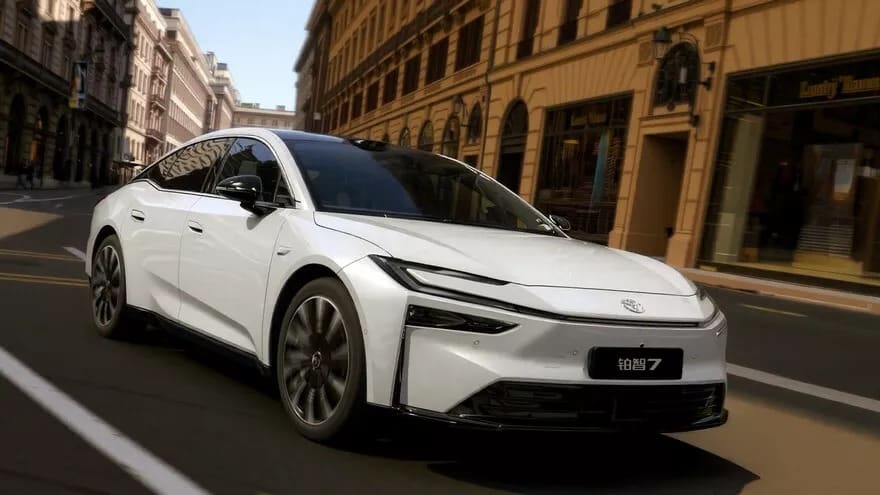 Κίνηση ματ της Toyota με το bZ7: Μεγαλύτερο από Model S, φθηνότερο από Model 3