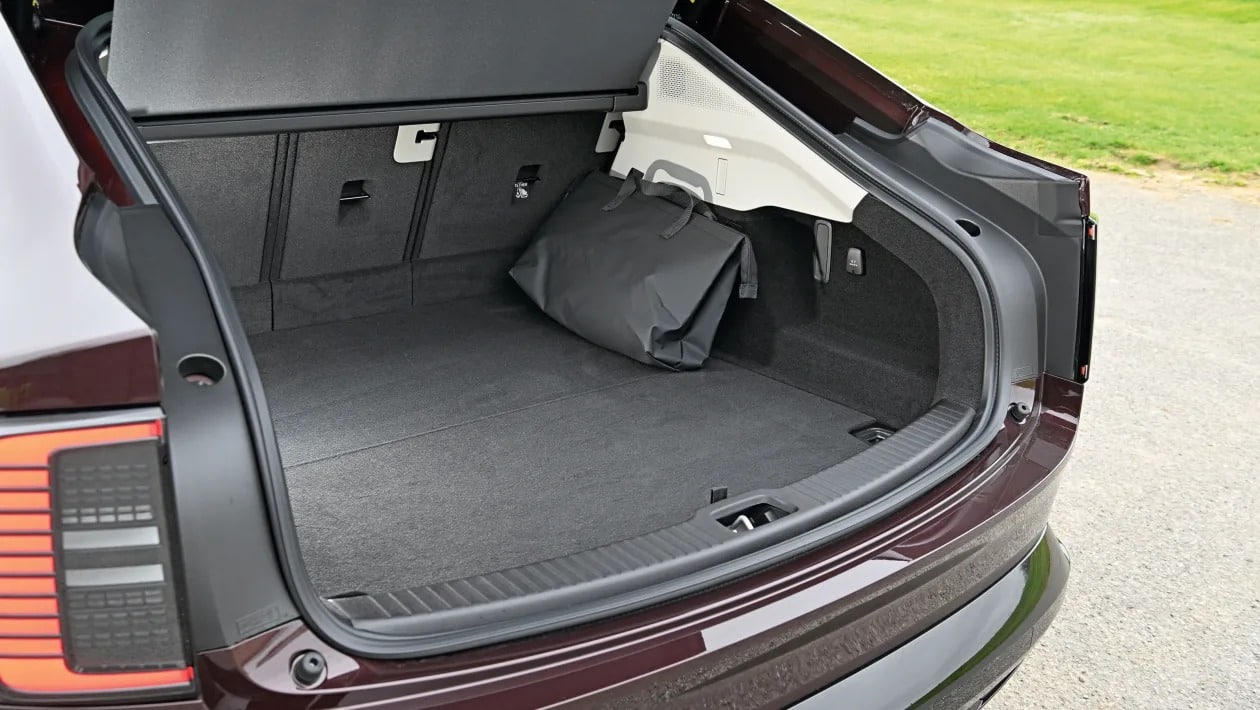 Volvo ES90 vs DS No8: Ηλεκτρικό «ντέρμπι» για premium λιμουζίνες