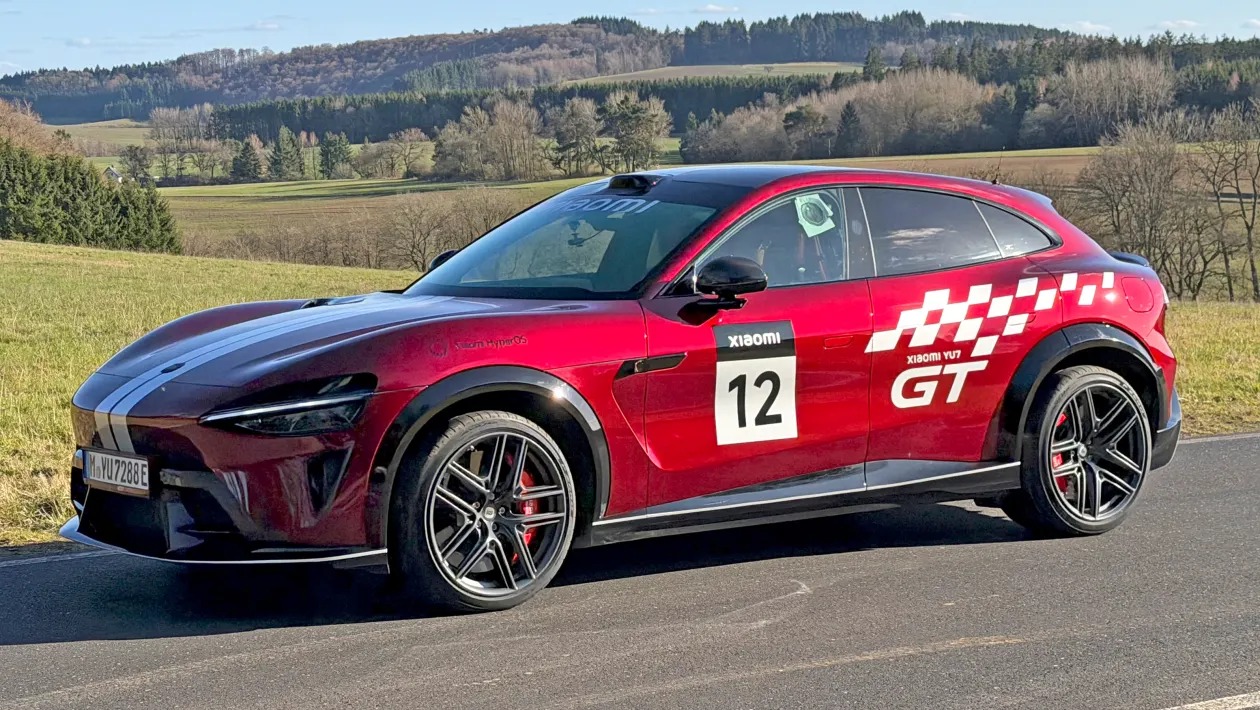 Το νέο Xiaomi YU7 GT μπορεί να μοιάζει με Ferrari Purosangue αλλά έχει πολύ περισσότερη ισχύ
