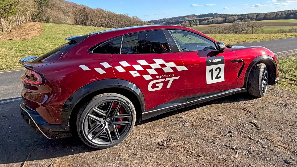 Το νέο Xiaomi YU7 GT μπορεί να μοιάζει με Ferrari Purosangue αλλά έχει πολύ περισσότερη ισχύ