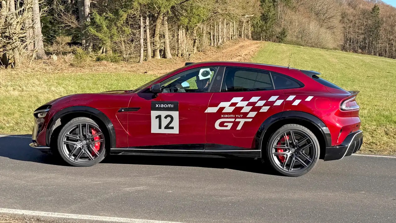 Το νέο Xiaomi YU7 GT μπορεί να μοιάζει με Ferrari Purosangue αλλά έχει πολύ περισσότερη ισχύ