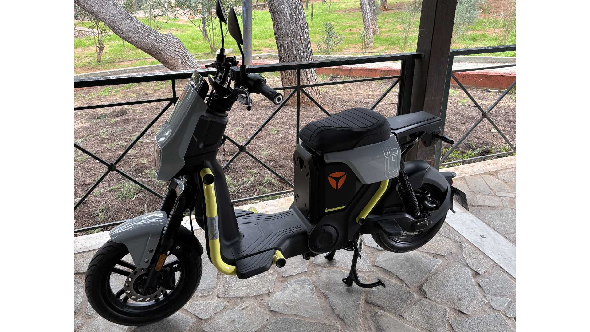 Yadea GFX Lite: Το ηλεκτρικό scooter που κάνει την πόλη παιχνίδι
