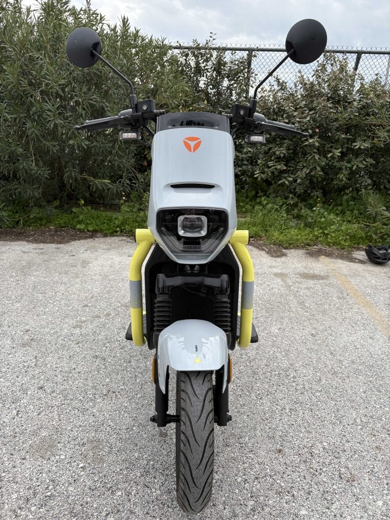 Yadea GFX Lite: Το ηλεκτρικό scooter που κάνει την πόλη παιχνίδι