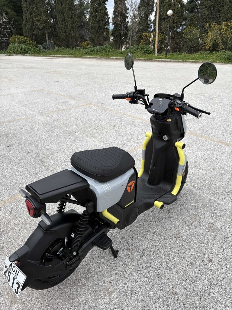 Yadea GFX Lite: Το ηλεκτρικό scooter που κάνει την πόλη παιχνίδι