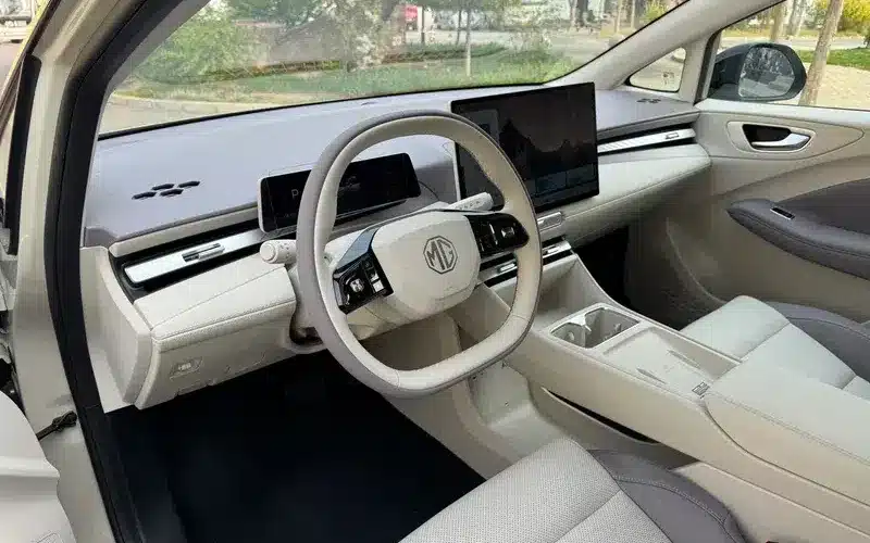 Το νέο MG4 2026 αποκαλύφθηκε με μπαταρία ημιστερεάς κατάστασης και AI 